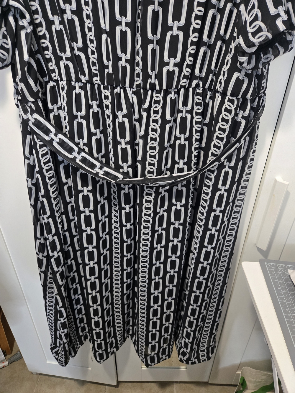 Black & White Chain-Print V-Neck Women's Dress - Picture 8 of 9
